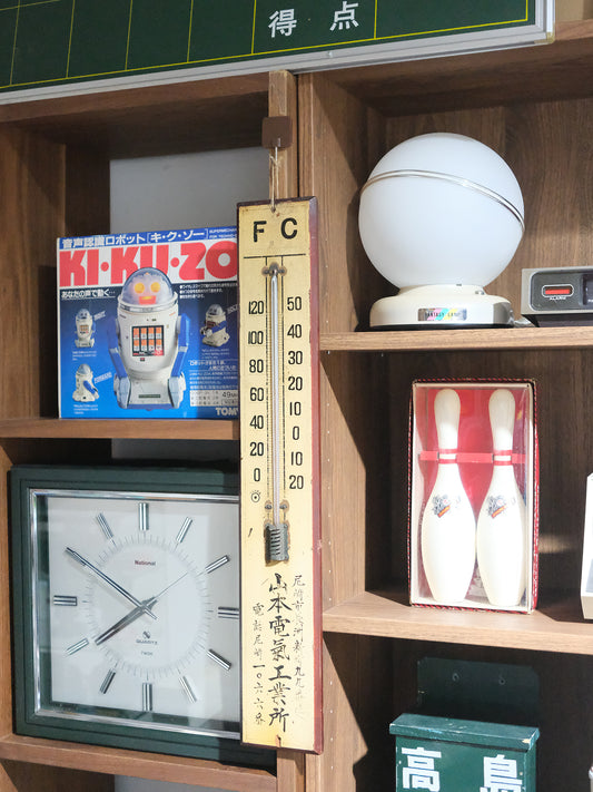 昭和 70’s 尼崎巿 山本電氣工業所 61cm 長 木製 温度計 Thermometer