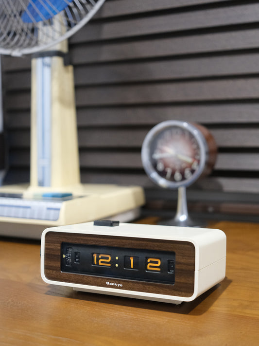 日本制 70’s Sankyo 三協精機 白色 木紋面 Digital Alarm Flip Clock 翻頁鐘