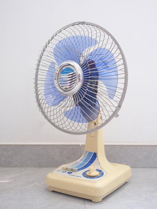 日本制 1983 Toshiba 東芝 F-112B 四葉 兩段風速調節 小巧型 電風扇 Electric fan