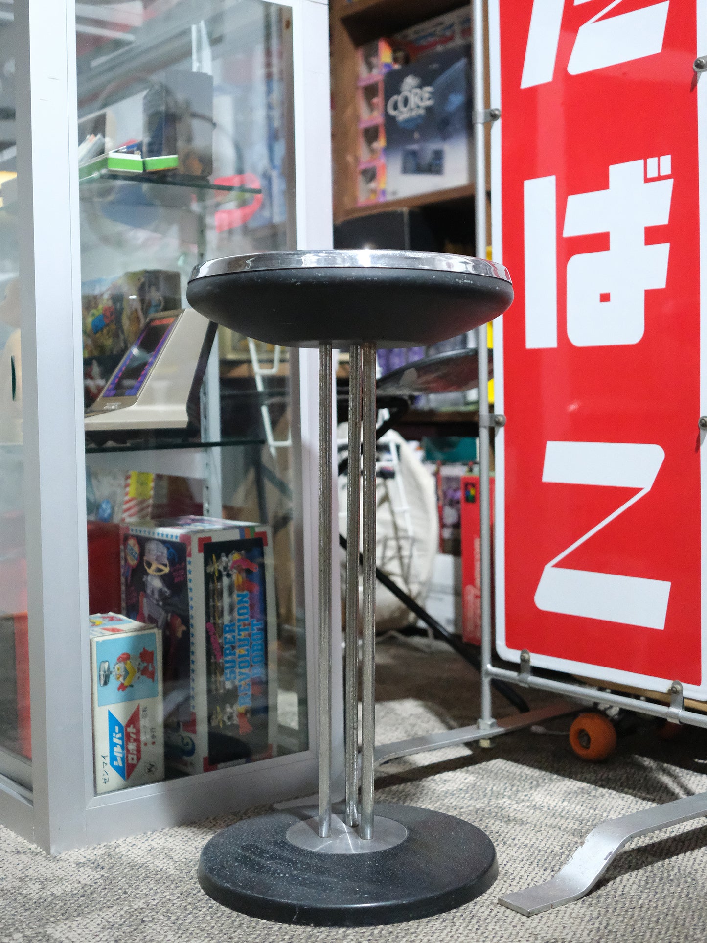 日本 昭和 70‘s 飛碟圓形 三腳 鐵製 喫茶店 坐地 立式煙灰缸 Ashtray