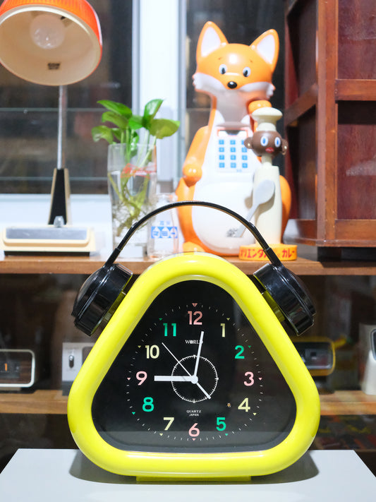 日本 Headphone 設計 三角形 掛牆 石英鐘 時鐘 Quartz Clock 瑕疵