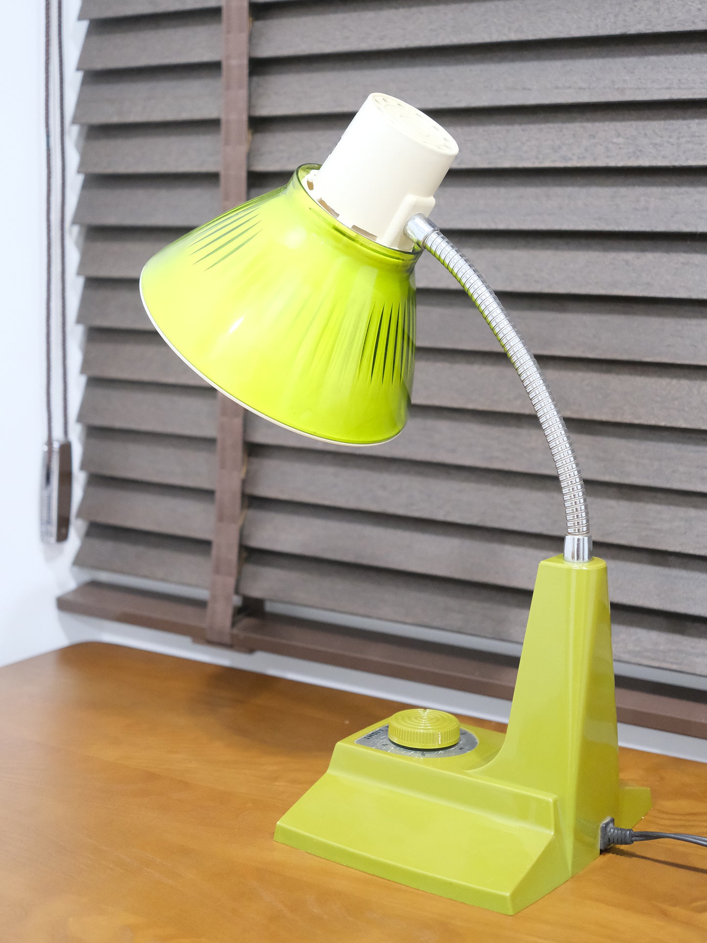 日本制 昭和 小泉產業 白熱 綠色 擡燈 Table Light Lamp