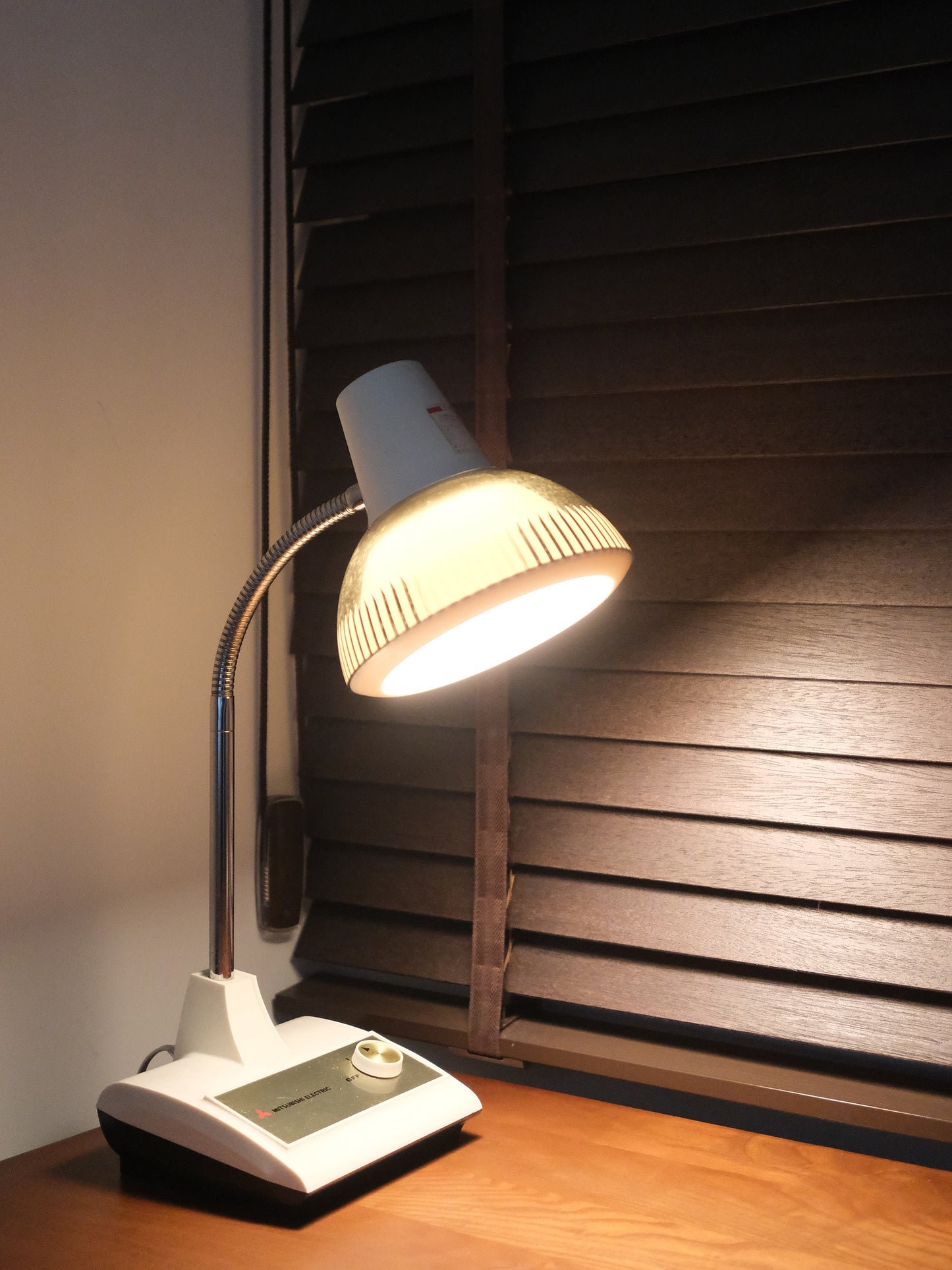 日本制 昭和 Mitsubishi 三菱 LB-301 白熱 灰色 燈罩 擡燈 Table Light Lamp