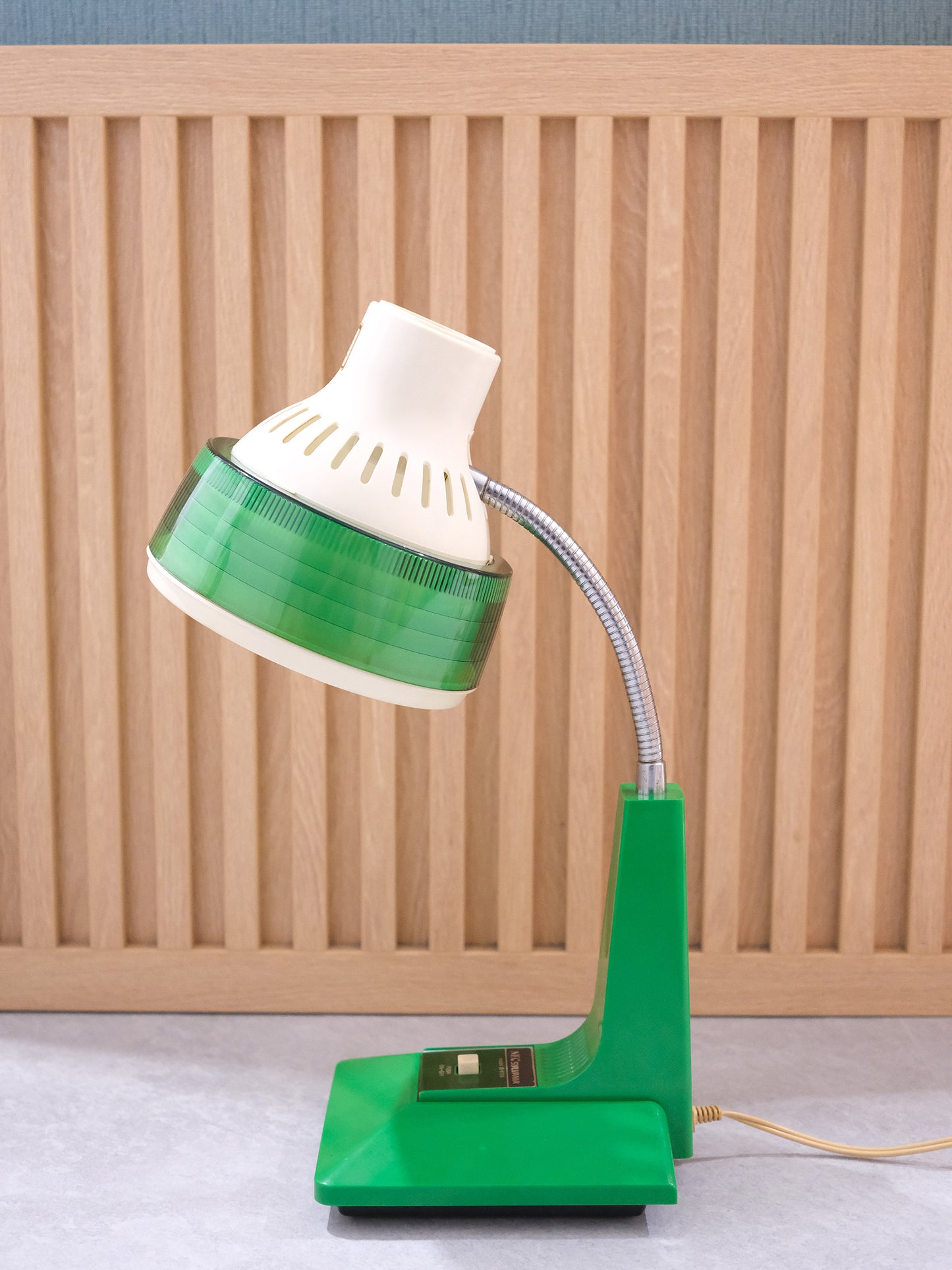 日本制 昭和 NEC 日電 Sylvania 按鈕式 白熱 綠色 擡燈 Table Light Lamp