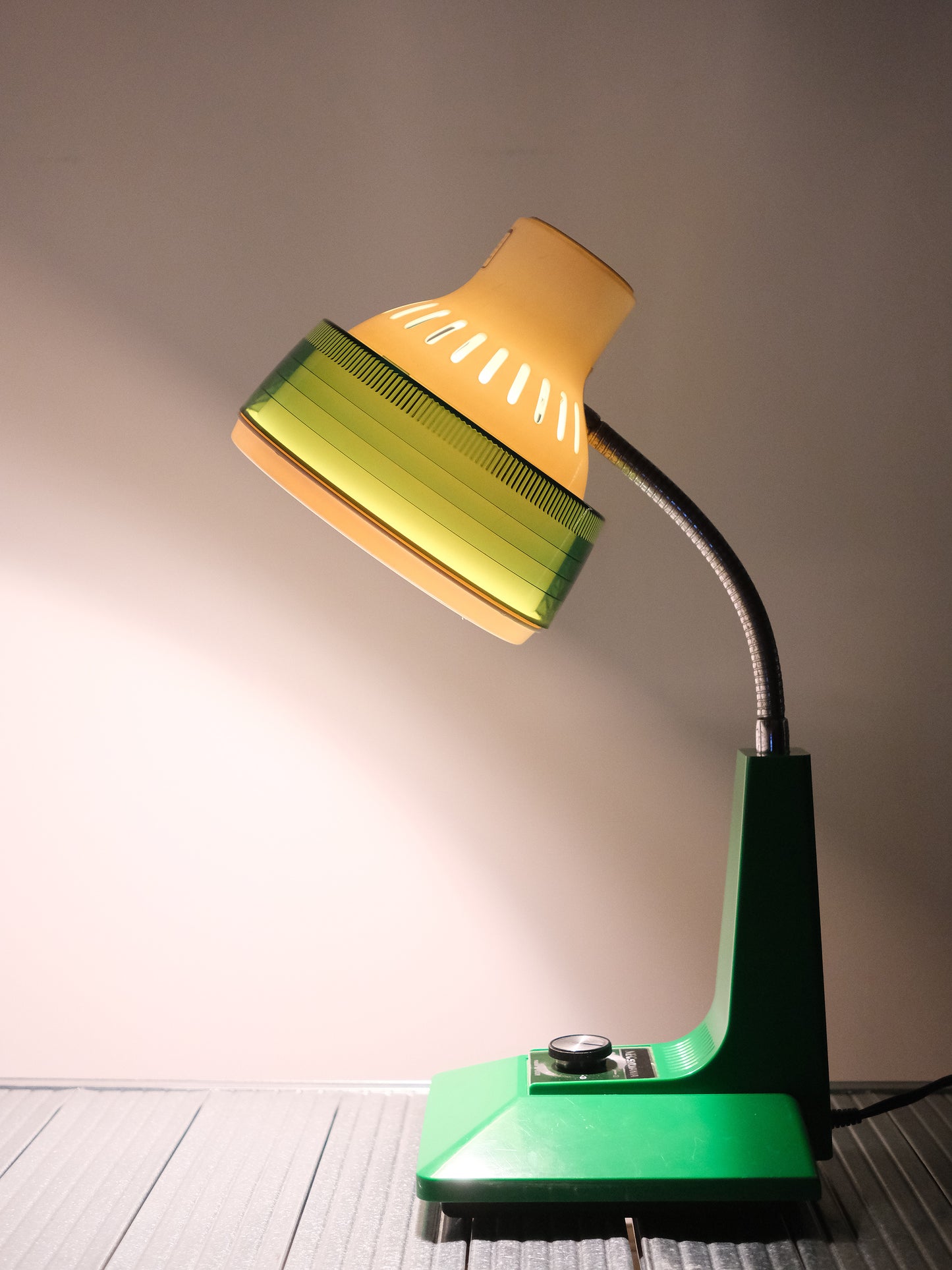 日本制 昭和 NEC 日電 Sylvania 旋鈕式 白熱 綠色 擡燈 Table Light Lamp