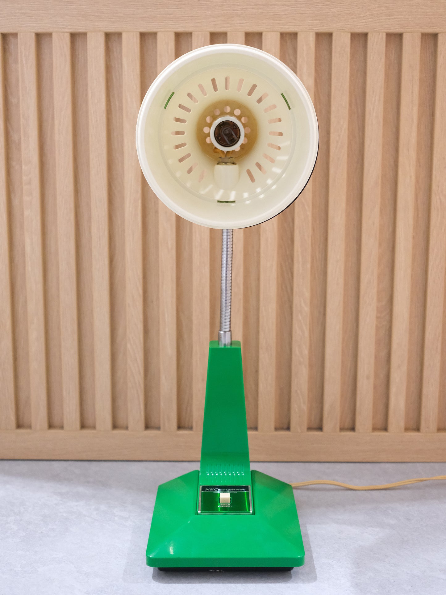 日本制 昭和 NEC 日電 Sylvania 按鈕式 白熱 綠色 擡燈 Table Light Lamp