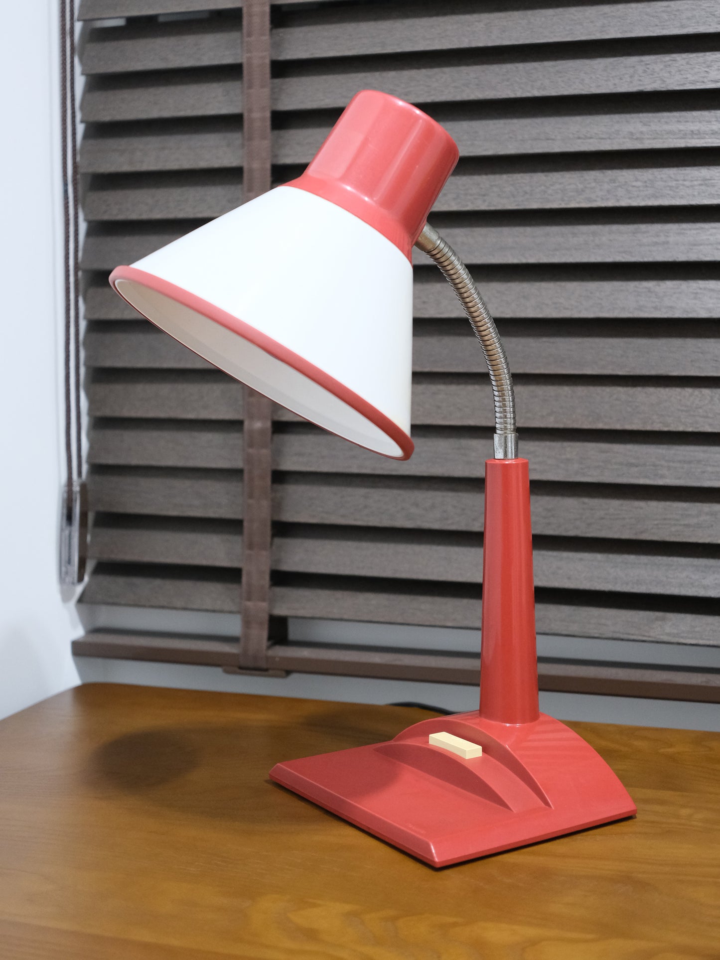 日本制 昭和 Toshiba IL-1808 白熱 紅色 按鈕式 擡燈 Table Light Lamp